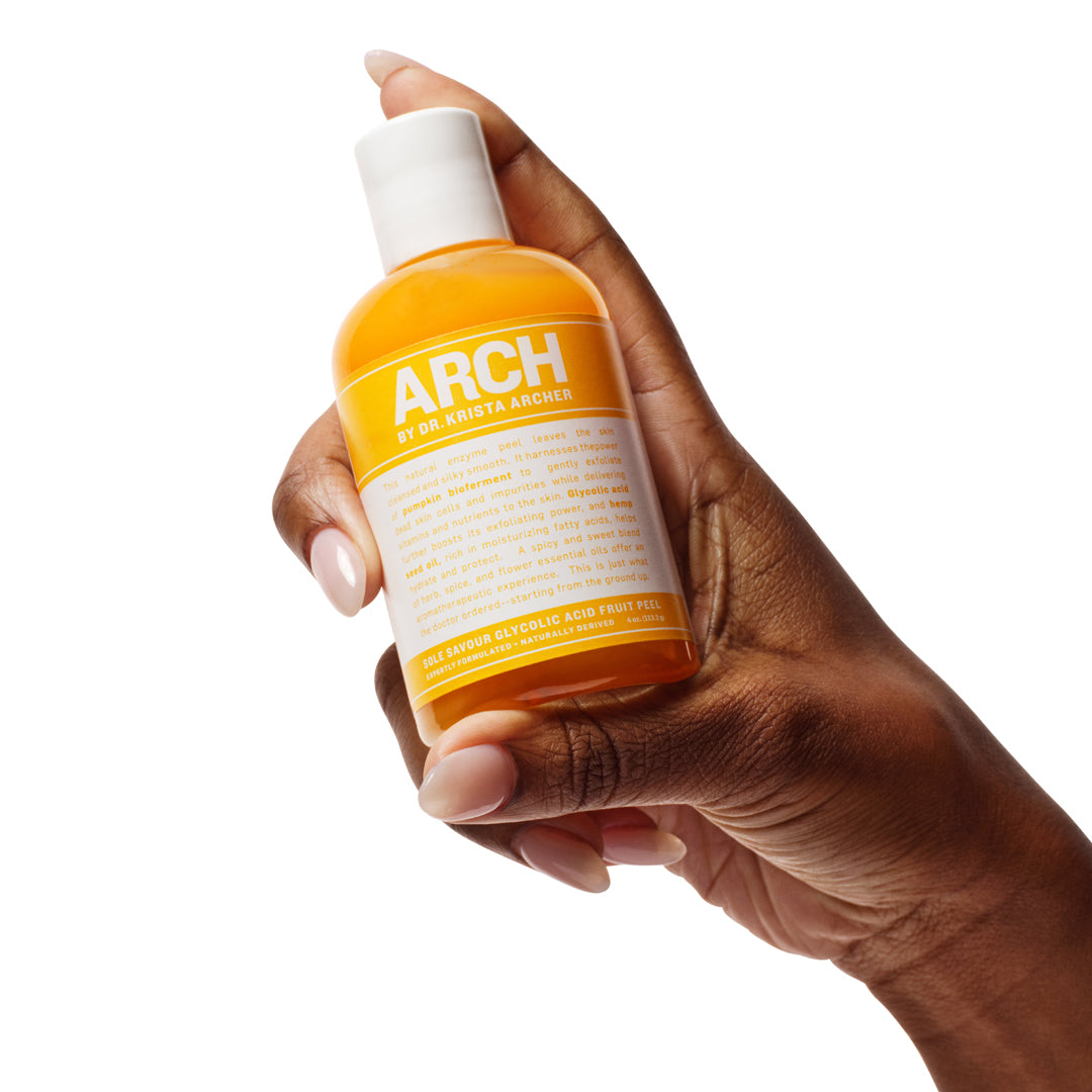 HAND HOLDING SOLE SAVOUR GLYCOLIC ACID FRUIT PEEL