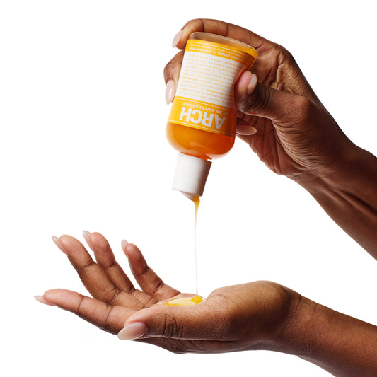 HANDS APPLYING SOLE SAVOUR GLYCOLIC ACID FRUIT PEEL